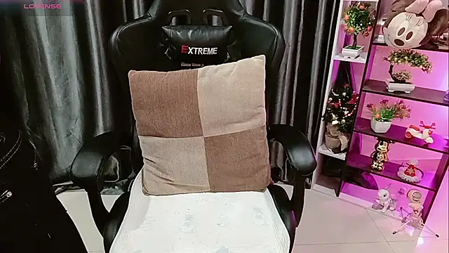 Yuki-yio online show from February 2, 1:15 am