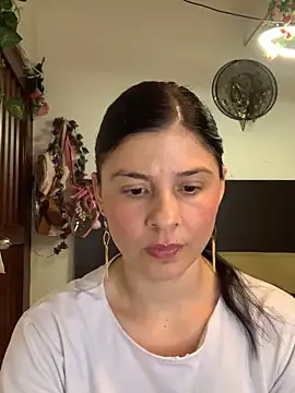 Estefani 32 online show from February 14, 9:17 pm