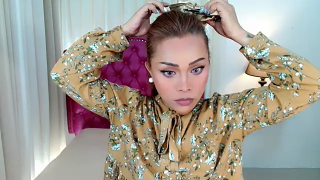 DreamLADYBOY online show from April 1, 5:19 am