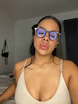 trianawhite online show from December 16, 11:54 pm