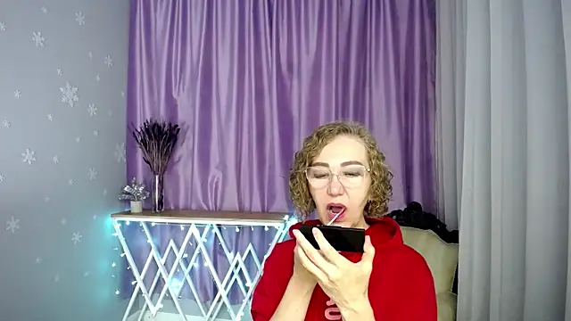 queen a n i online show from June 6, 12:11 pm