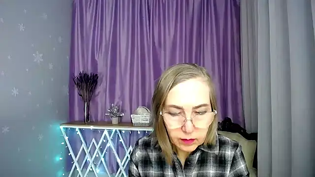 queen a n i online show from April 21, 10:44 am