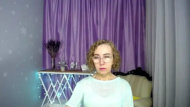 queen a n i online show from July 5, 8:42 am