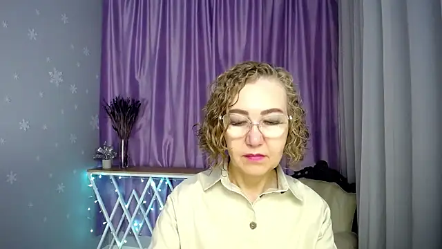 queen a n i online show from June 15, 4:56 am