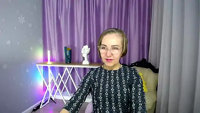 Snapshot of queen_a_n_i chatting on October 5, 7:35 am queen a n i online show from October 5, 7:35 am