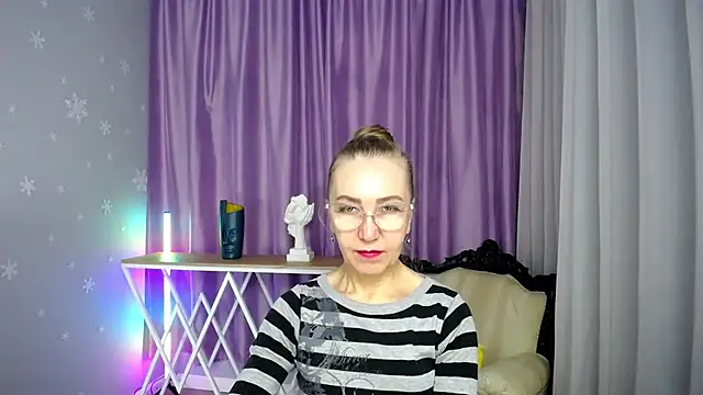 Snapshot of queen_a_n_i chatting on September 11, 9:20 am queen a n i online show from September 11, 9:20 am