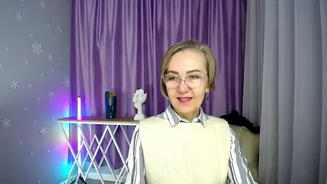 Snapshot of queen_a_n_i chatting on October 10, 6:51 am queen a n i online show from October 10, 6:51 am