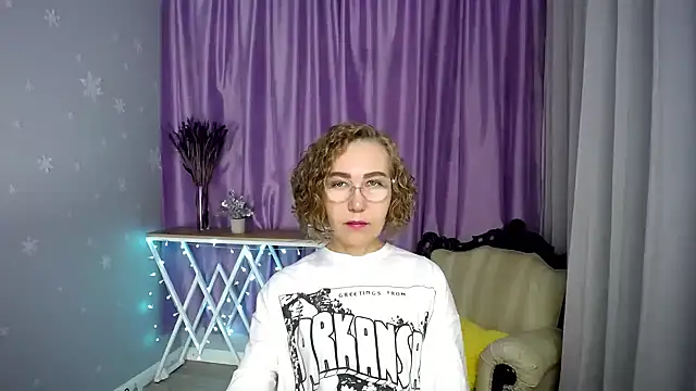 queen a n i online show from June 29, 8:54 am