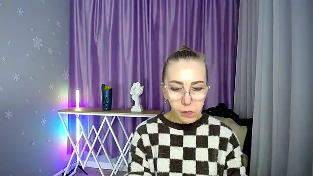 Snapshot of queen_a_n_i chatting on September 14, 11:19 am queen a n i online show from September 14, 11:19 am