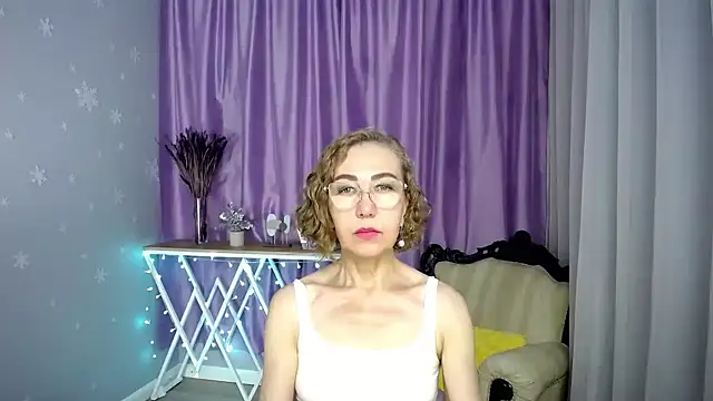 queen a n i online show from July 27, 10:01 am