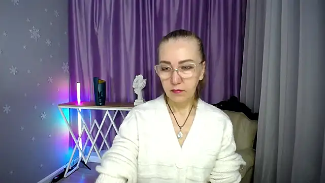 Snapshot of queen_a_n_i chatting on September 23, 10:46 am queen a n i online show from September 23, 10:46 am