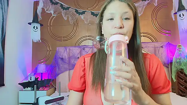 Snapshot of valeriaa19 chatting on October 12, 6:16 am valeriaa19 online show from October 12, 6:16 am