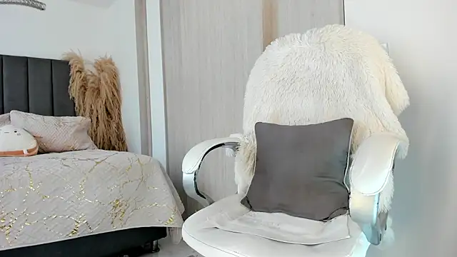 NatalieClark online show from December 20, 5:39 pm