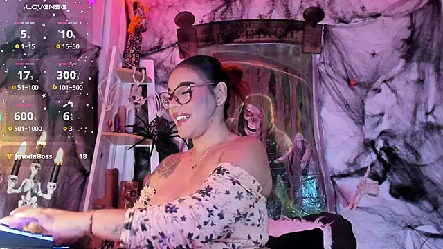 Snapshot of andrea_lopezz_ chatting on October 16, 12:57 am andrea lopezz online show from October 16, 12:57 am