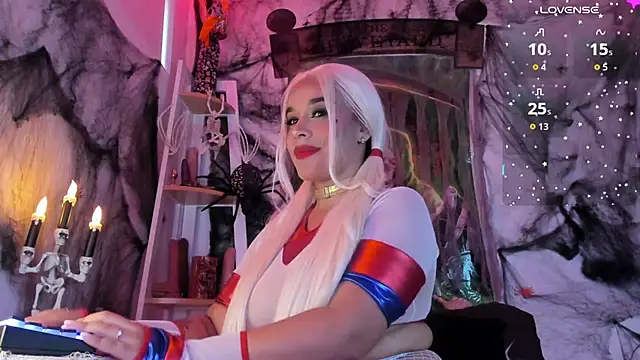 Snapshot of andrea_lopezz_ chatting on October 17, 10:35 pm andrea lopezz online show from October 17, 10:35 pm