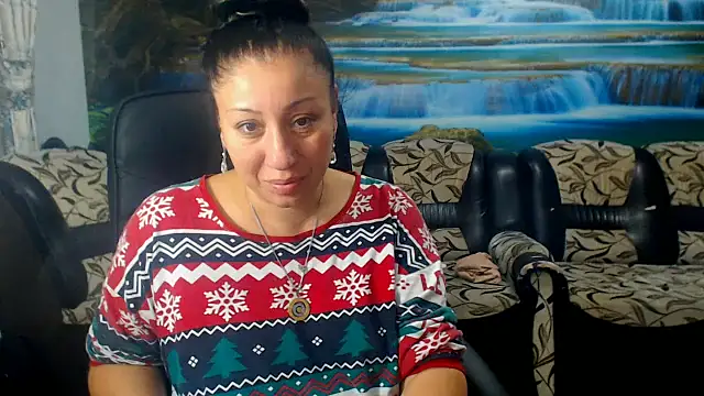 Snapshot of MoistMady chatting on October 1, 3:22 am MoistMady online show from October 1, 3:22 am