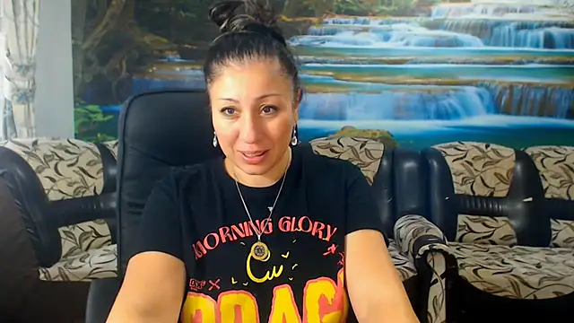 Snapshot of MoistMady chatting on October 8, 7:02 am MoistMady online show from October 8, 7:02 am