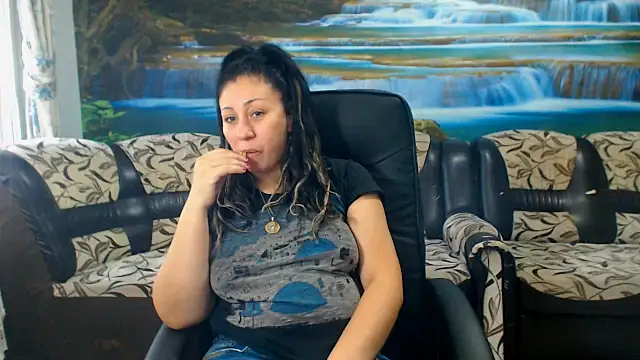 Snapshot of MoistMady chatting on October 23, 5:46 am MoistMady online show from October 23, 5:46 am