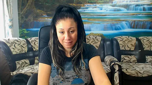 Snapshot of MoistMady chatting on October 14, 6:16 am MoistMady online show from October 14, 6:16 am