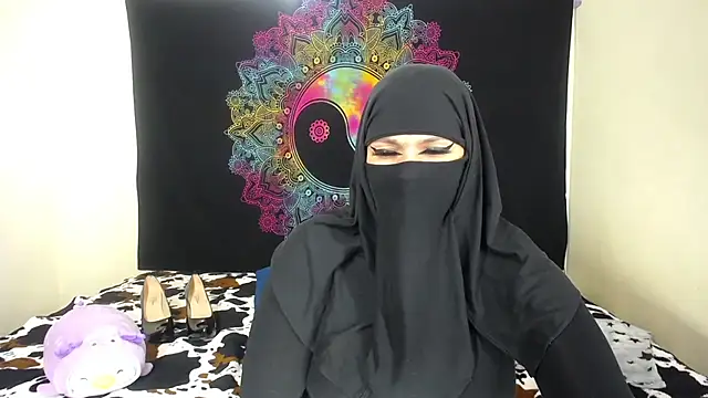 evelyn  salah online show from November 3, 10:36 pm