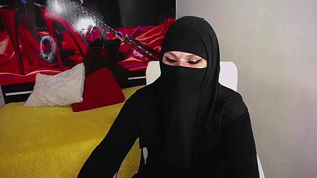evelyn  salah online show from August 6, 1:23 am