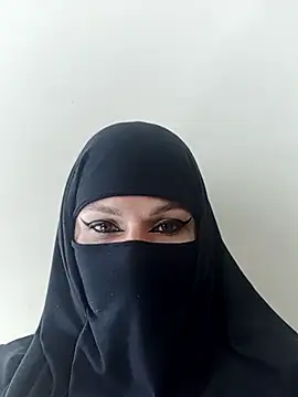 evelyn  salah online show from October 19, 8:11 pm