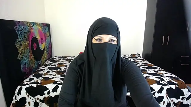 evelyn  salah online show from March 15, 12:12 am