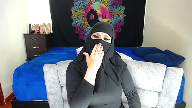 evelyn  salah online show from November 30, 12:48 am