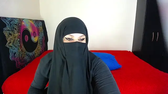 evelyn  salah online show from April 29, 10:59 pm