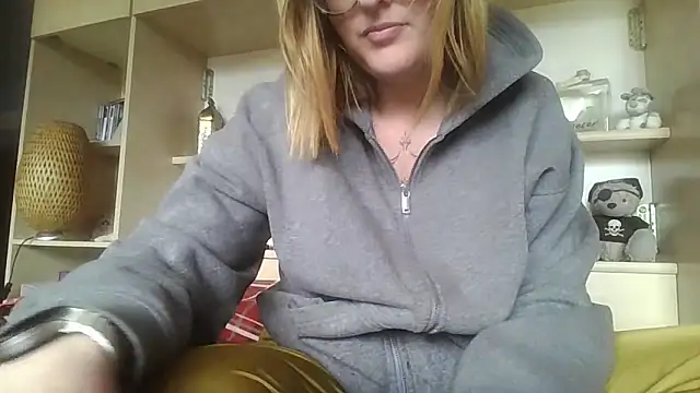 LiquidLeonie online show from March 24, 12:32 pm