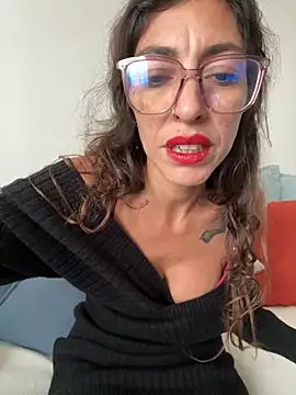Snapshot of Amani_thewolf chatting on October 12, 2:52 pm Amani thewolf online show from October 12, 2:52 pm