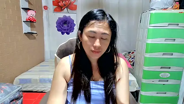 Ugly Filipina online show from May 17, 8:41 pm