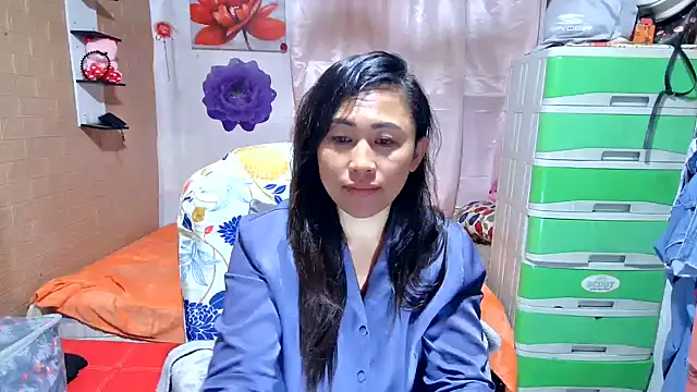 Ugly Filipina online show from June 1, 9:49 pm