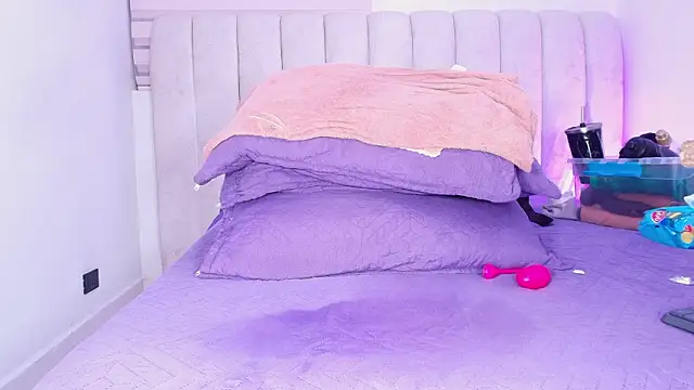  ebony-queen  online show from February 26, 3:38 am