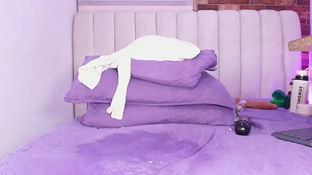  ebony-queen  online show from March 31, 9:20 am