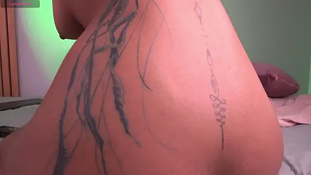 mia-reeves online show from April 7, 2:52 pm