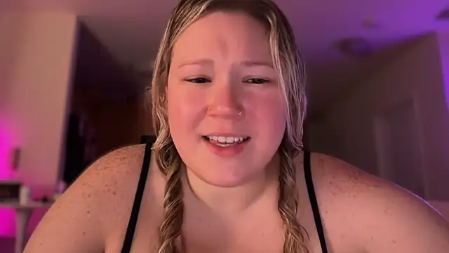 PiggyRose online show from June 15, 1:50 am