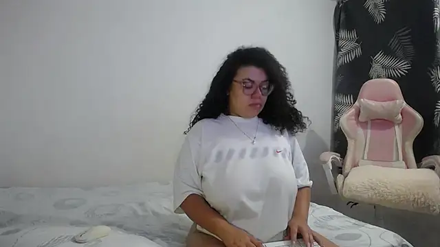 mabigomez00 online show from November 19, 10:04 am