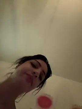 Prettylilgirll online show from May 28, 6:17 pm