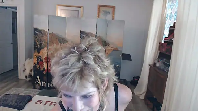 SindeeDix online show from July 1, 2:49 pm