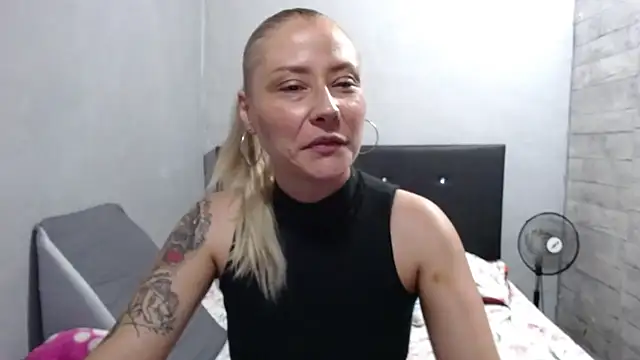 cataanderson  online show from July 29, 5:46 pm