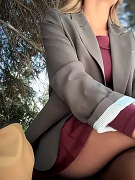 LetsFunKARINA online show from September 15, 6:32 am