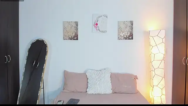 SarahCinnamon- online show from March 16, 7:40 pm