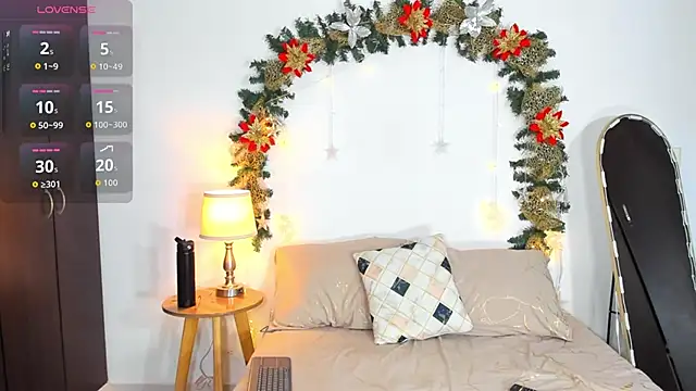 SarahCinnamon- online show from November 28, 8:23 pm