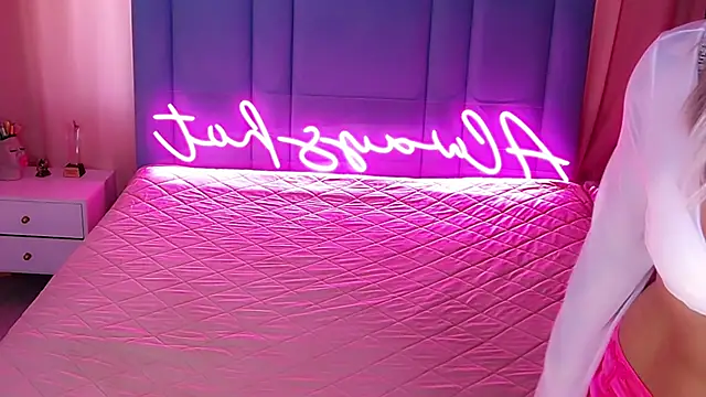 AllwaysHotJ online show from April 4, 2:32 am