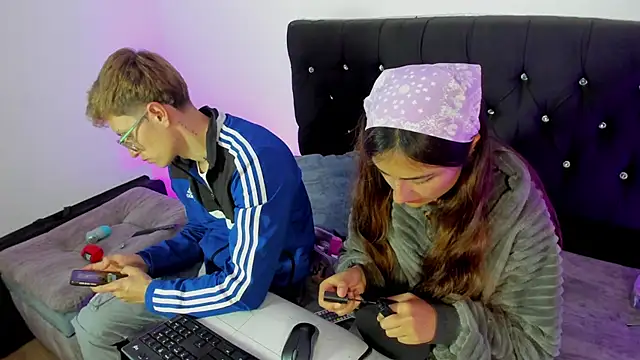 A sexy couple   online show from November 13, 9:25 pm