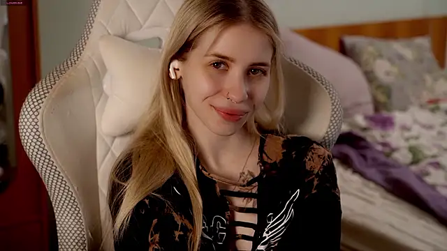 ho1yho1e online show from March 18, 7:30 pm