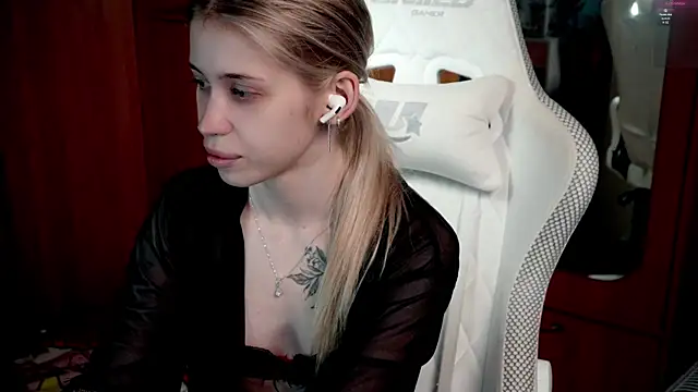 ho1yho1e online show from September 17, 7:56 pm