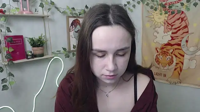 VeryVeryVeryShy  online show from April 21, 5:36 am