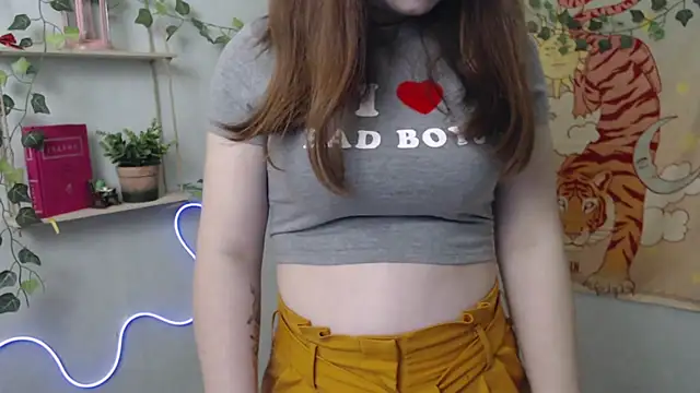 VeryVeryVeryShy  online show from April 11, 7:45 am